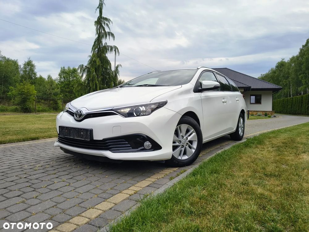 Toyota Auris 1.6 D-4D Dynamic - 1