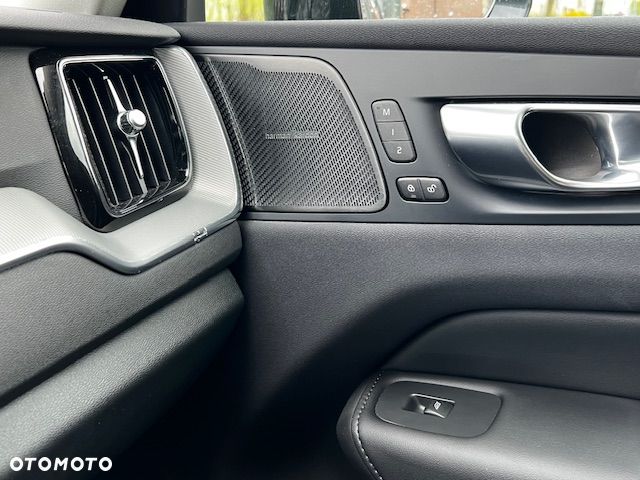 Volvo XC 60 B4 B Plus Dark - 12