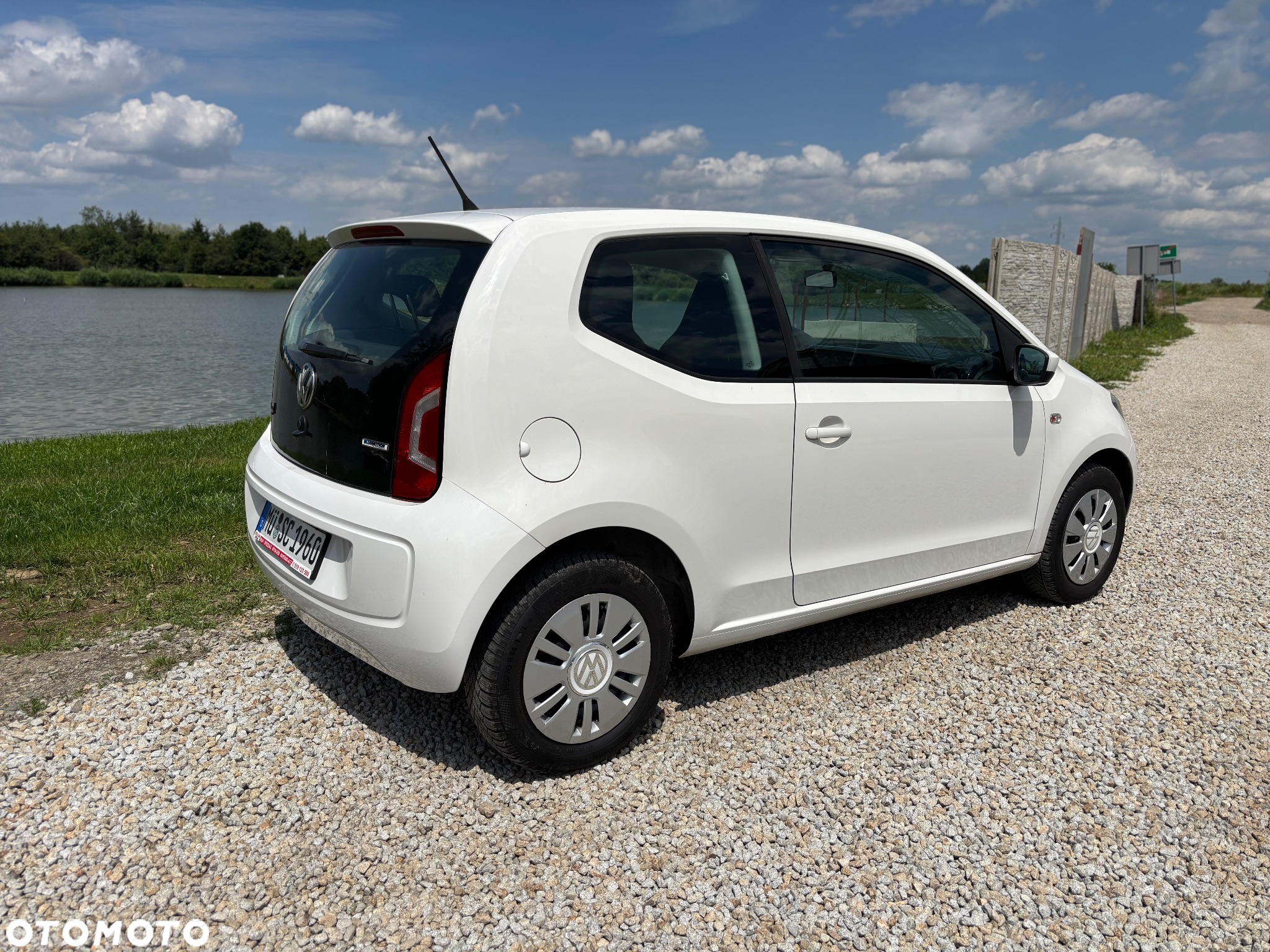 Volkswagen up! (BlueMotion Technology) move - 4