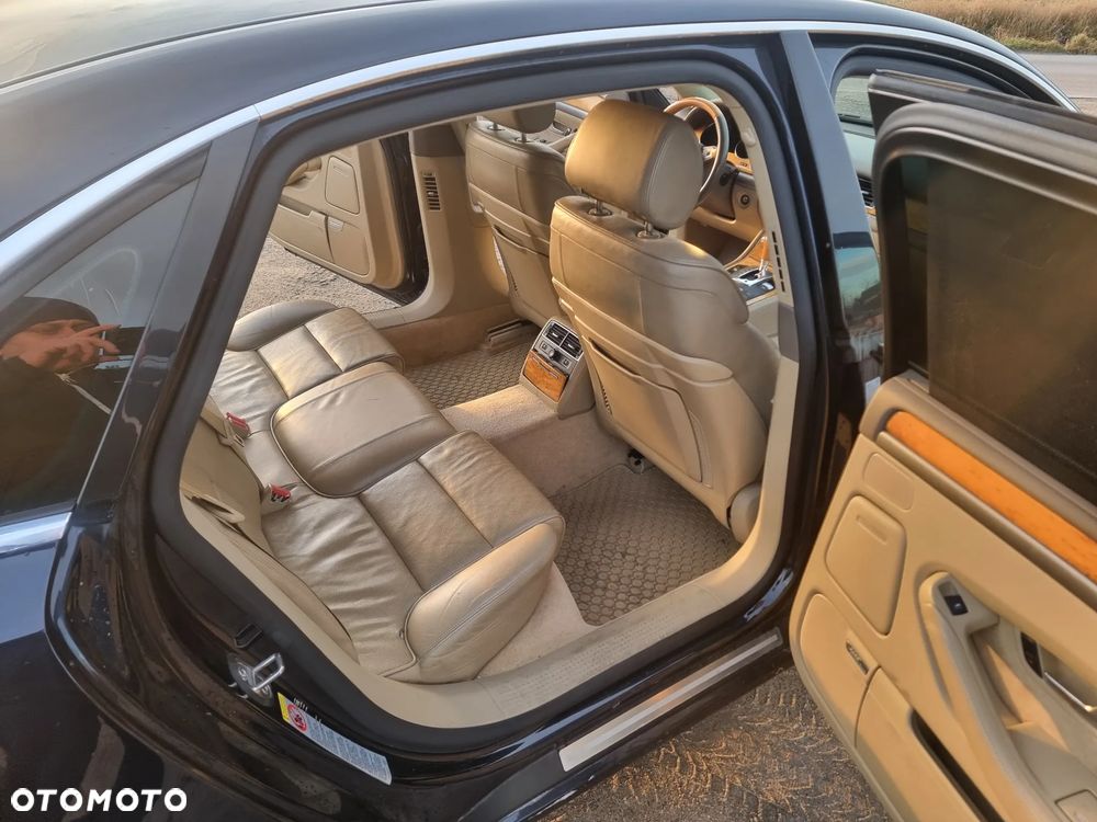 Audi A8 4.2 L Quattro - 19