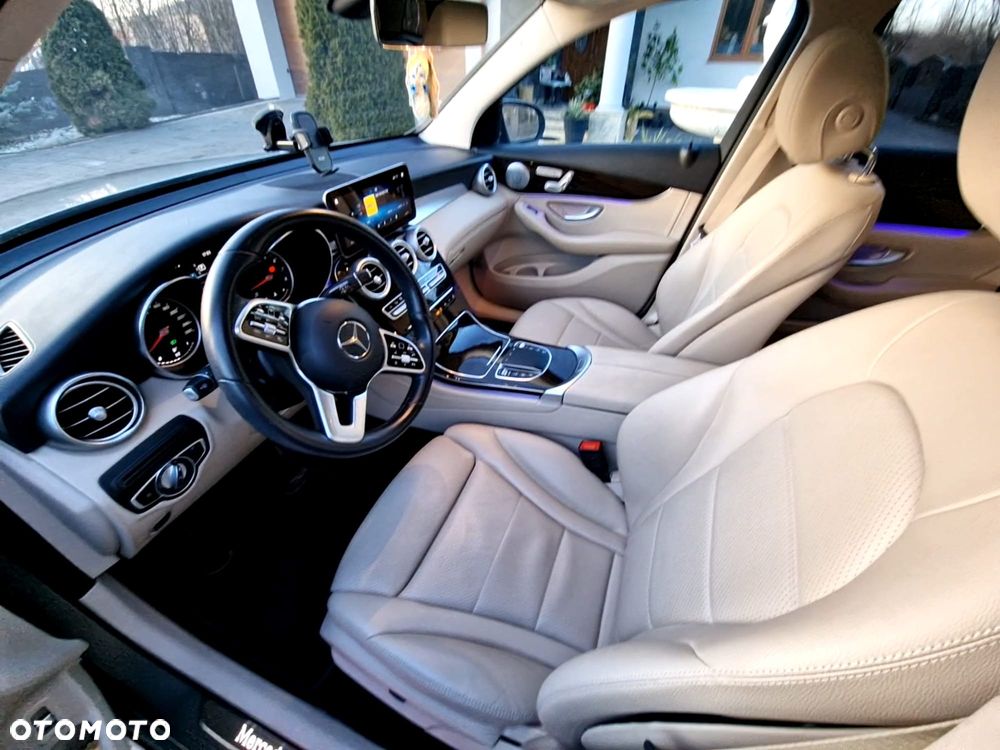 Mercedes-Benz GLC 300 4Matic 9G-TRONIC Exclusive - 20