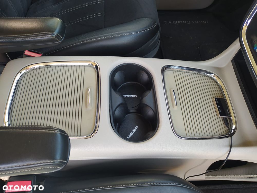 Chrysler Town & Country 3.6 Limited - 22