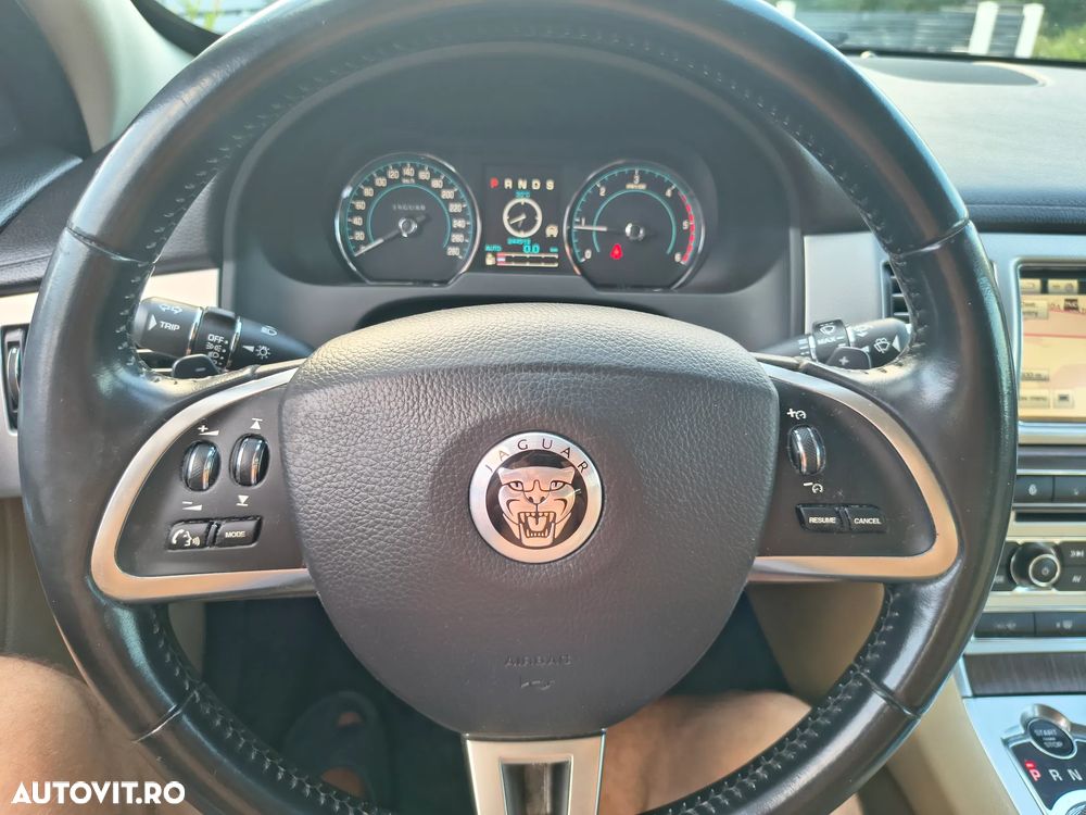 Jaguar XF 2.2D Luxury - 7