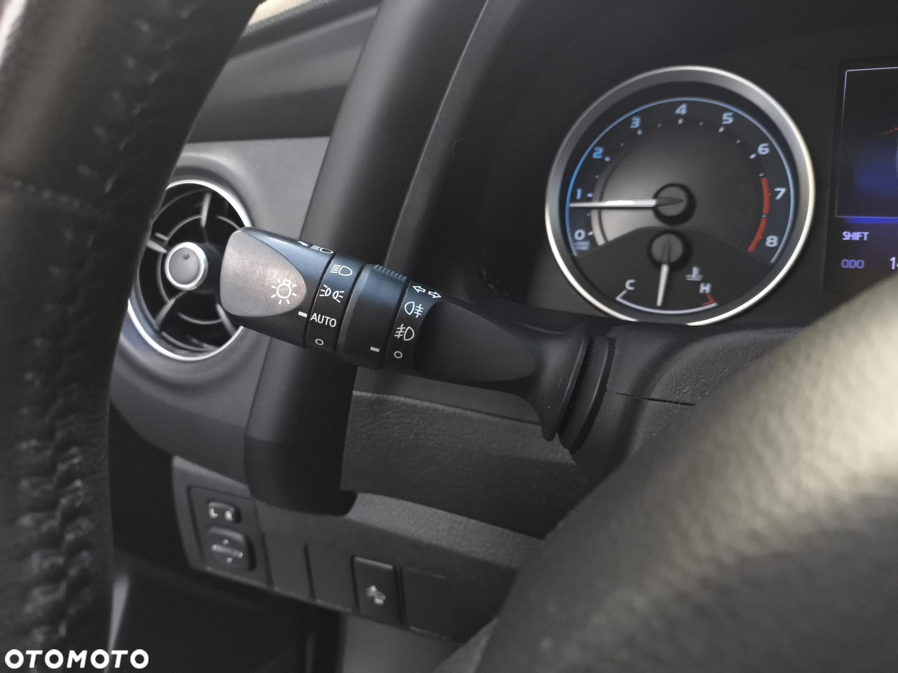 Toyota Corolla - 25