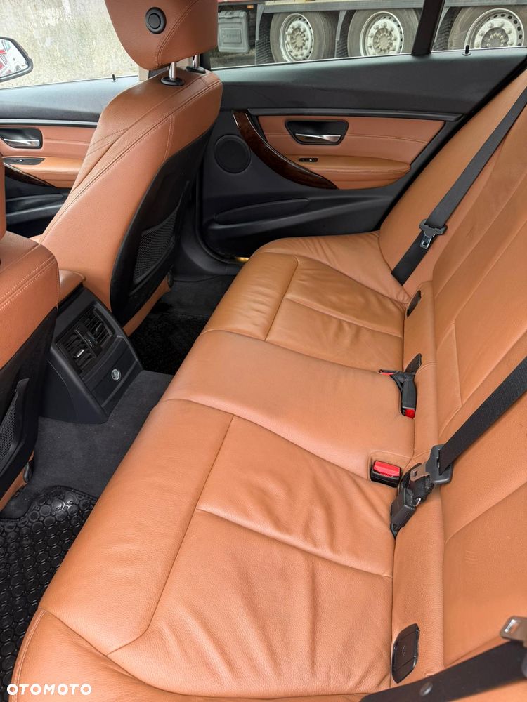 BMW Seria 3 328i Luxury Line - 15