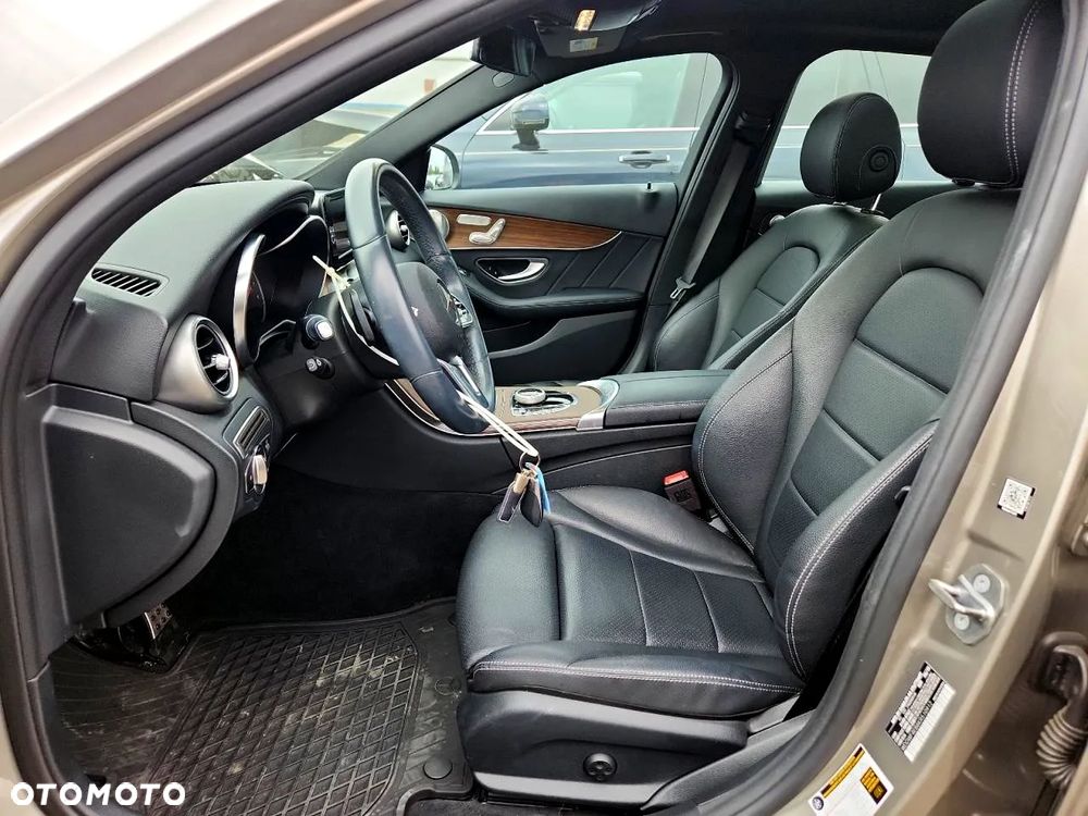 Mercedes-Benz Klasa C 300 T 4Matic 9G-TRONIC Exclusive - 8