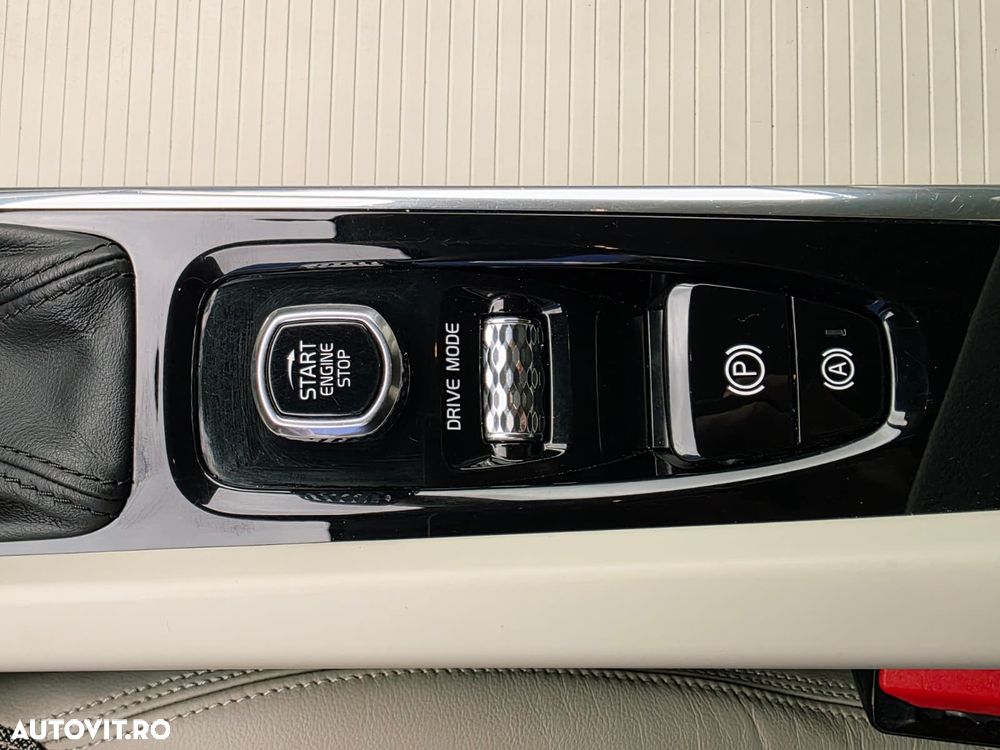 Volvo XC 60 D4 AWD Momentum - 29