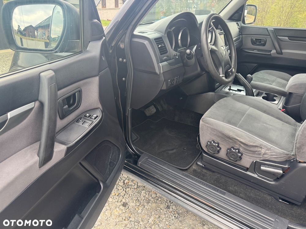 Mitsubishi Pajero - 9