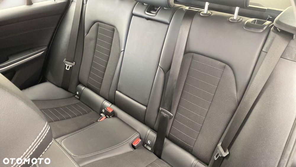 BMW Seria 3 318d mHEV - 12