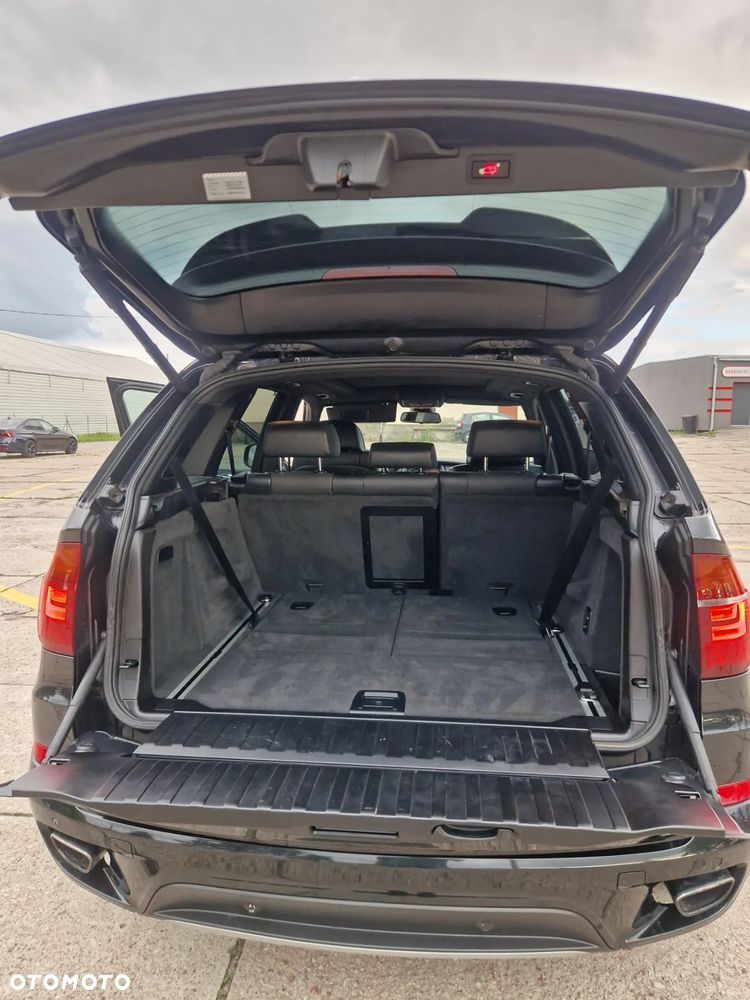 BMW X5 5.0i xDrive - 7