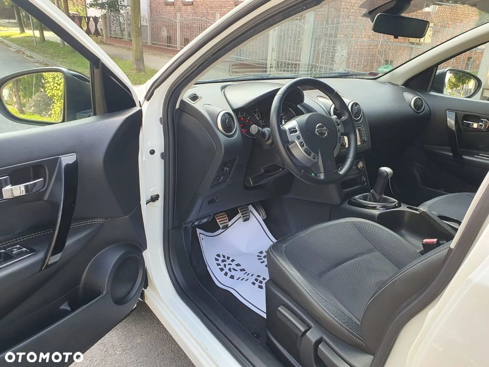 Nissan Qashqai 1.6 360 - 12