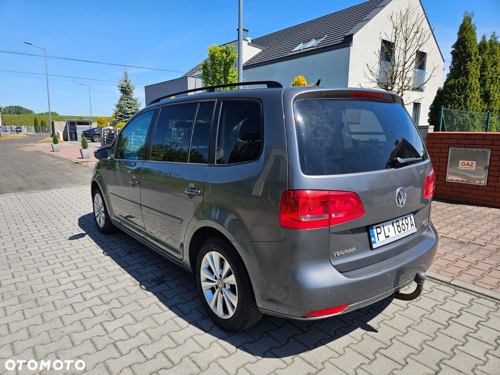 Volkswagen Touran - 11