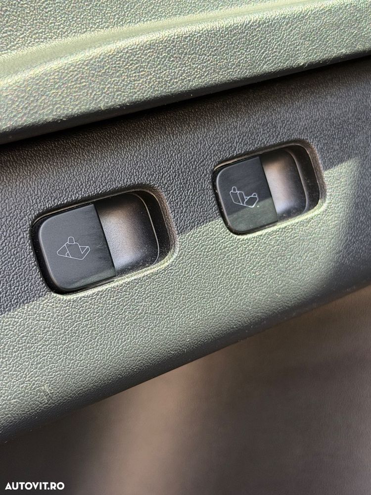 Tesla Model Y Long Range Dual Motor AWD - 17