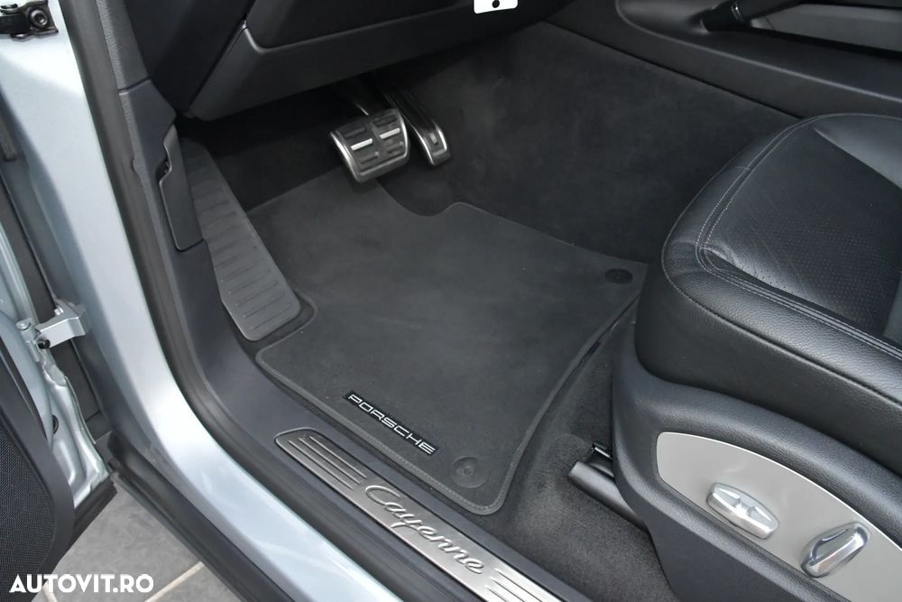 Porsche Cayenne - 16