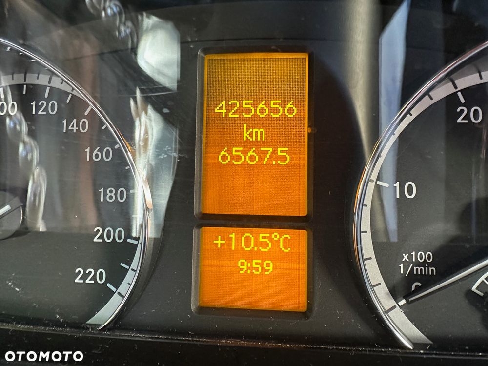 Mercedes-Benz VITO - 8