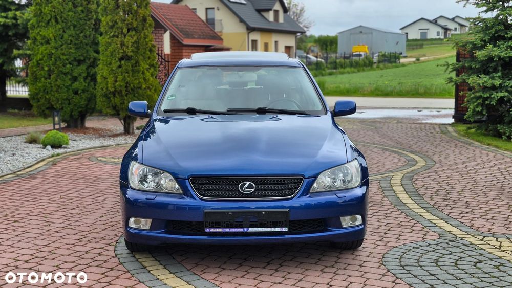 Lexus IS - 33