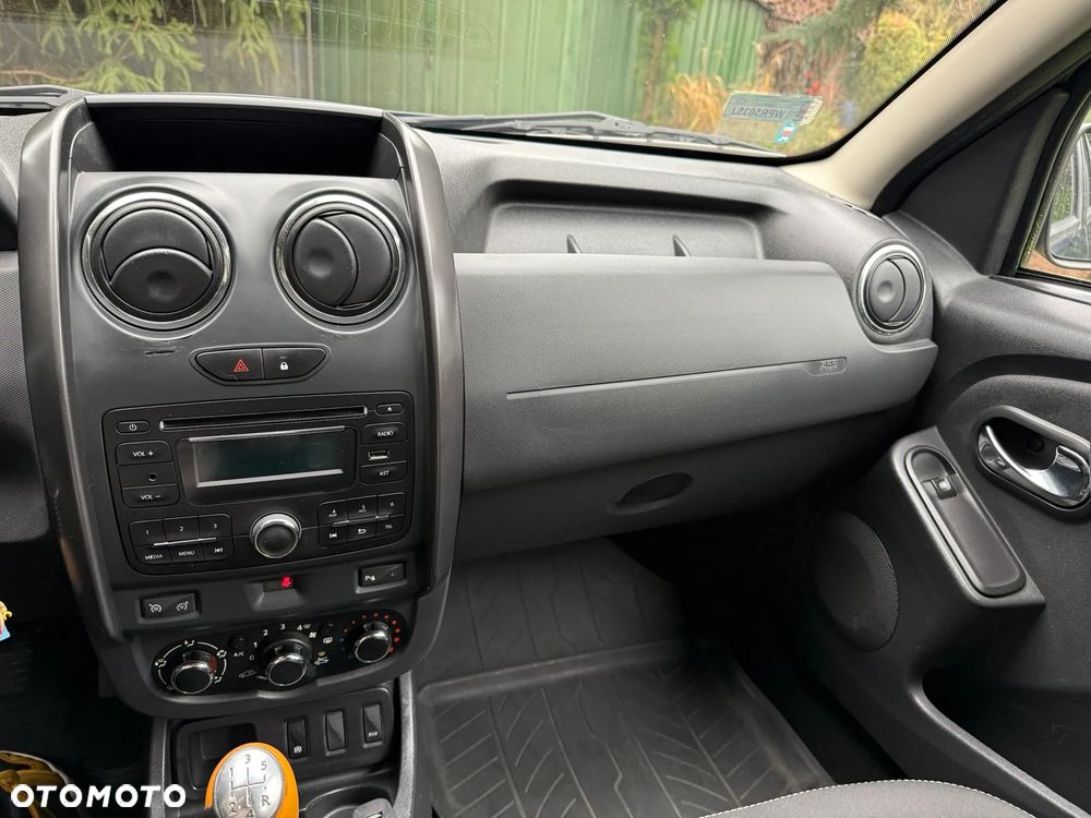 Dacia Duster 1.6 SCe Laureate S&S - 9