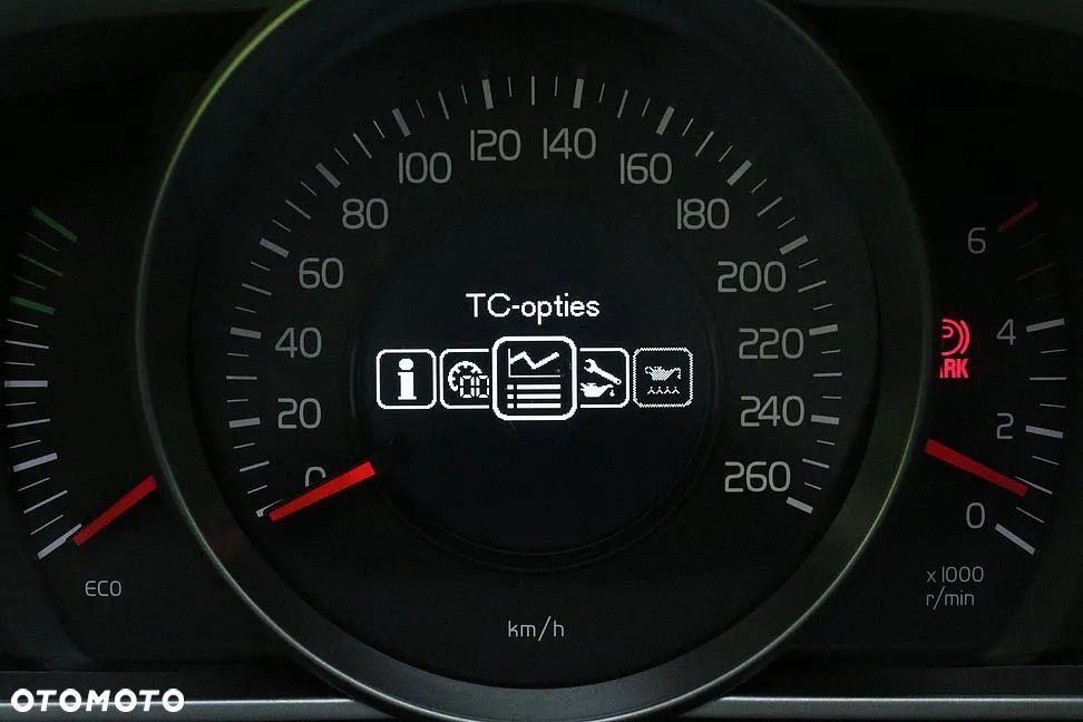 Volvo V40 D2 - 32