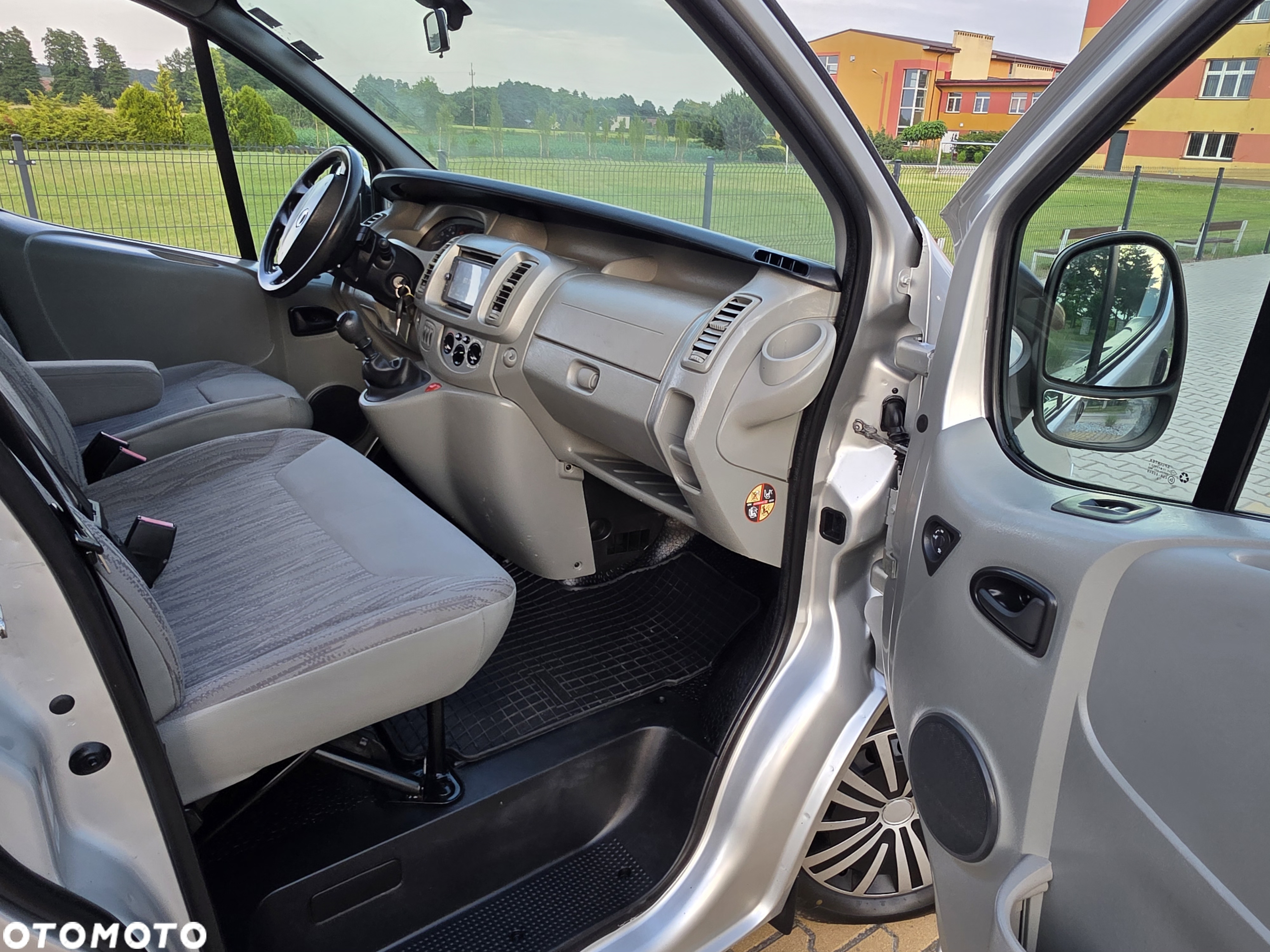 Renault Trafic 2.0 dCi 115 Combi L1H1 teilverglast - 18