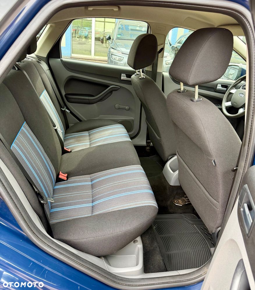 Ford Focus 1.4 16V Style+ - 14