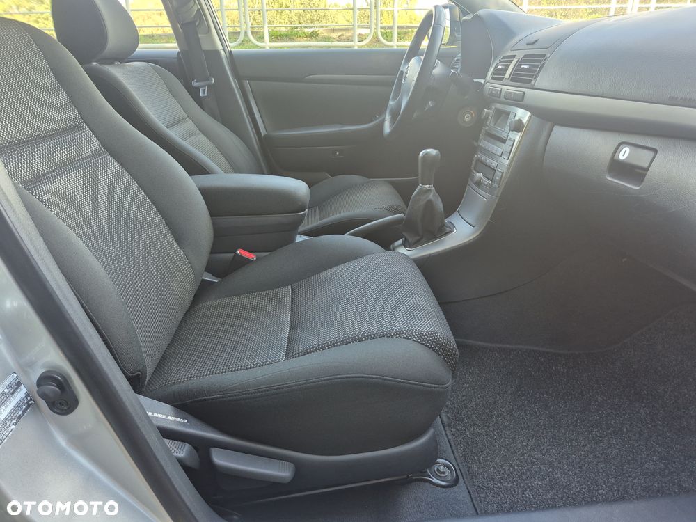 Toyota Avensis 2.0 VVT-i Sol - 12