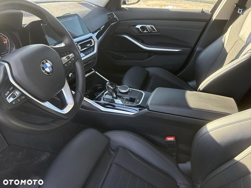 BMW Seria 3 320i Sport Line - 11