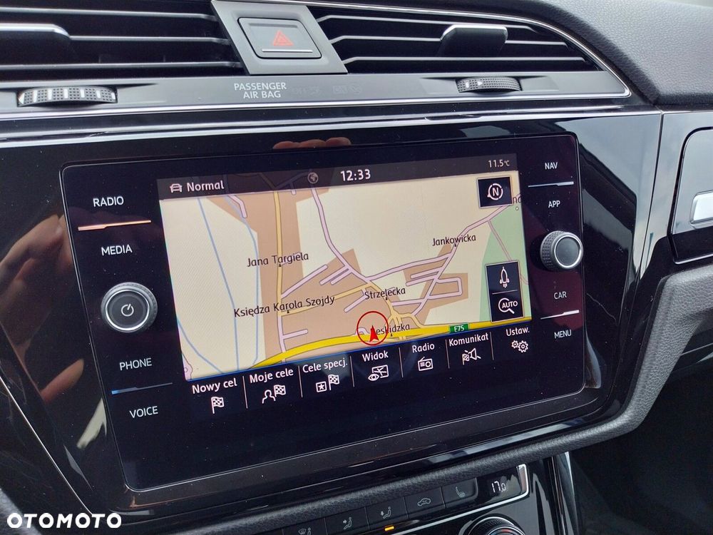 Volkswagen Touran - 28