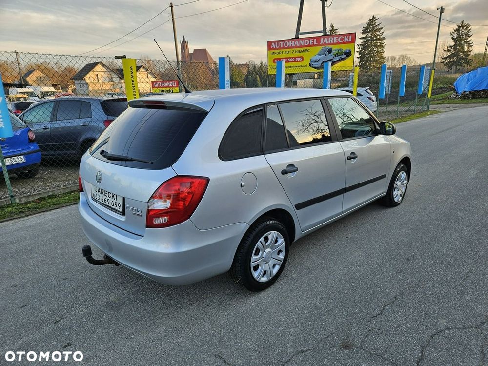 Skoda Fabia 2009 photo 4