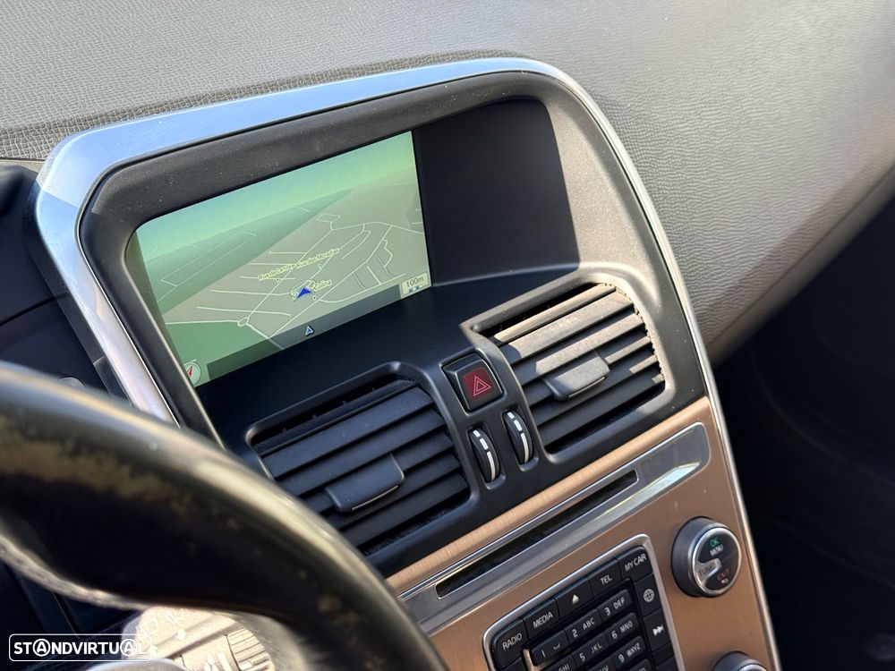Volvo XC 60 2.0 D4 Summum Geartronic - 11