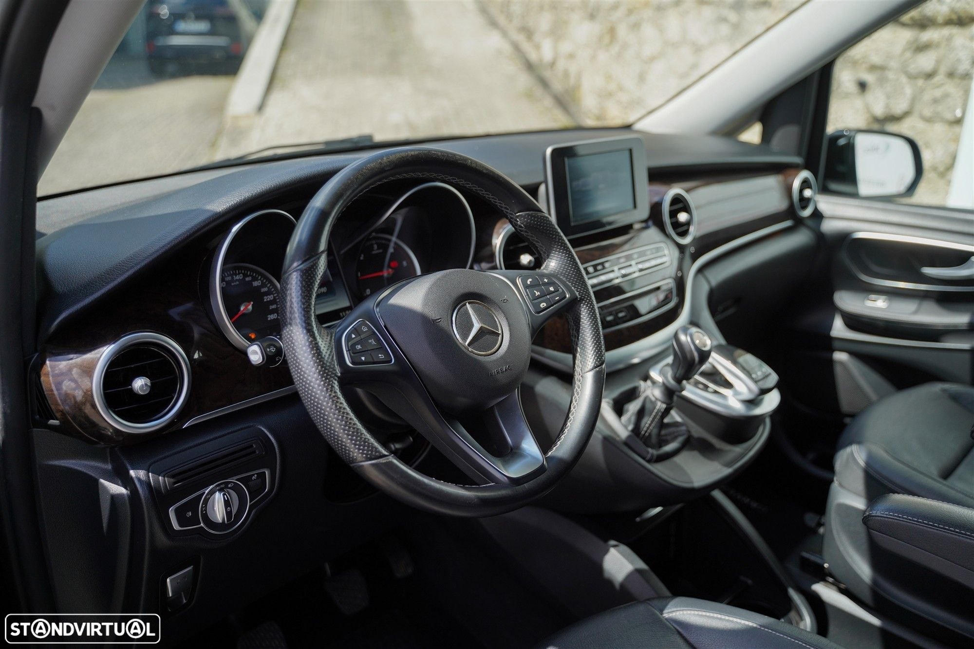 Mercedes-Benz V 220 d Longo Avantgarde - 27