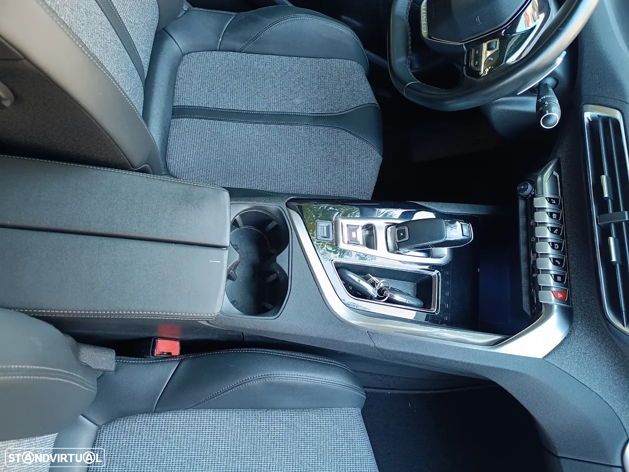 Peugeot 5008 1.2 PureTech Allure EAT8 - 21