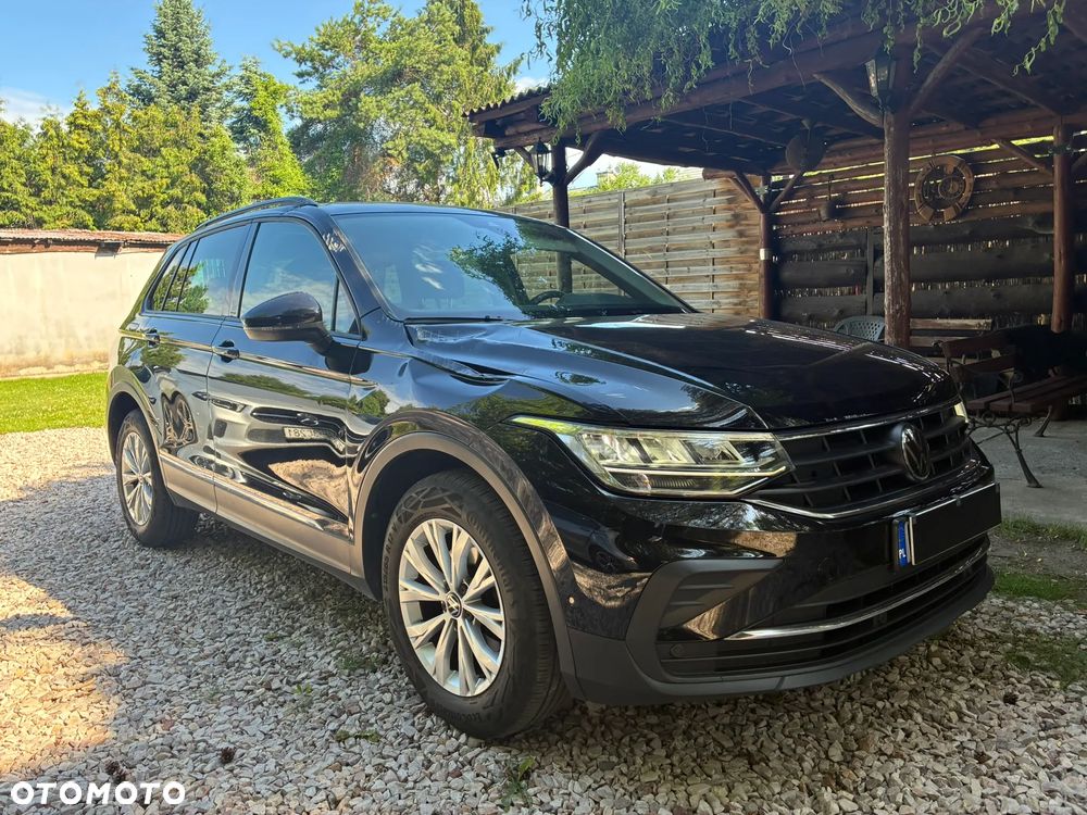 Volkswagen Tiguan - 1