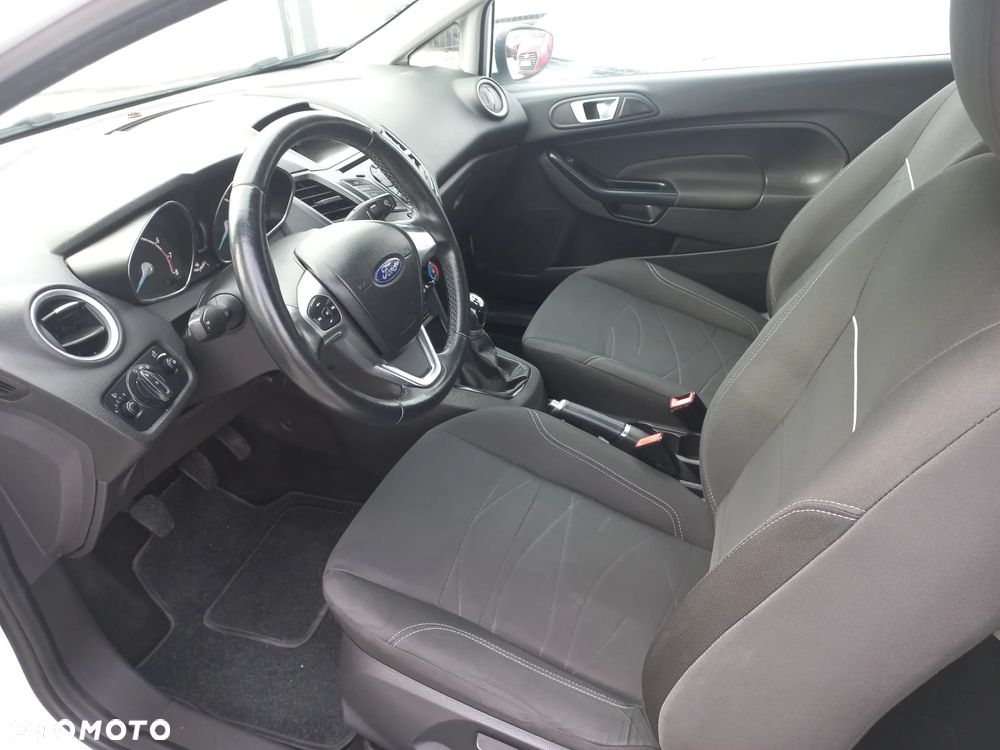 Ford Fiesta 1.25 Ambiente - 24