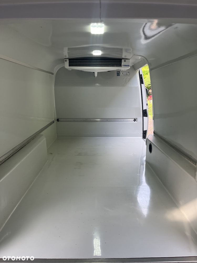 Volkswagen Transporter - 9
