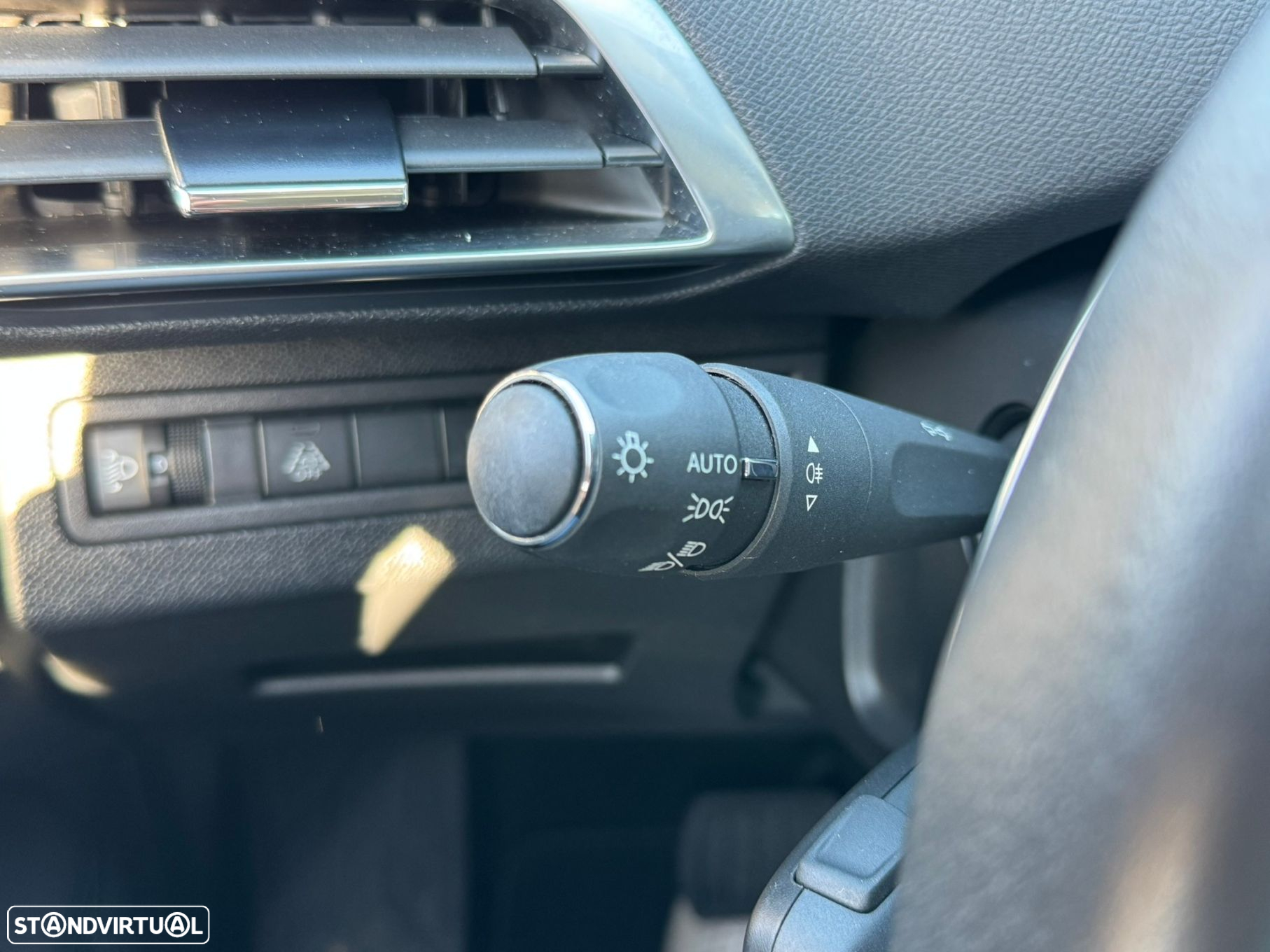 Peugeot 3008 1.6 Hybrid Allure e-EAT8 - 31