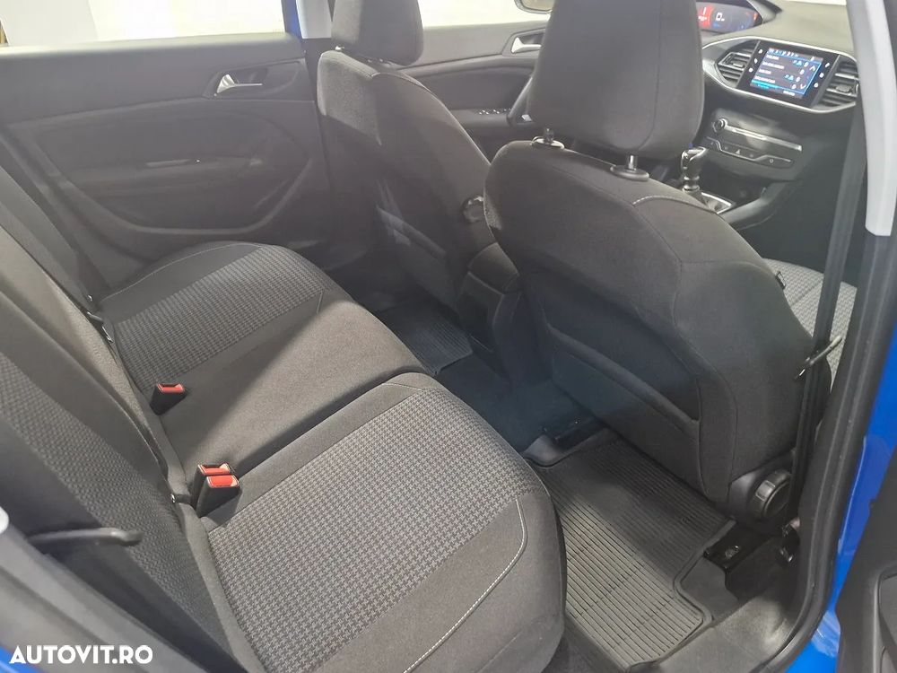 Peugeot 308 1.2 L PureTech Turbo S&S Allure - 21