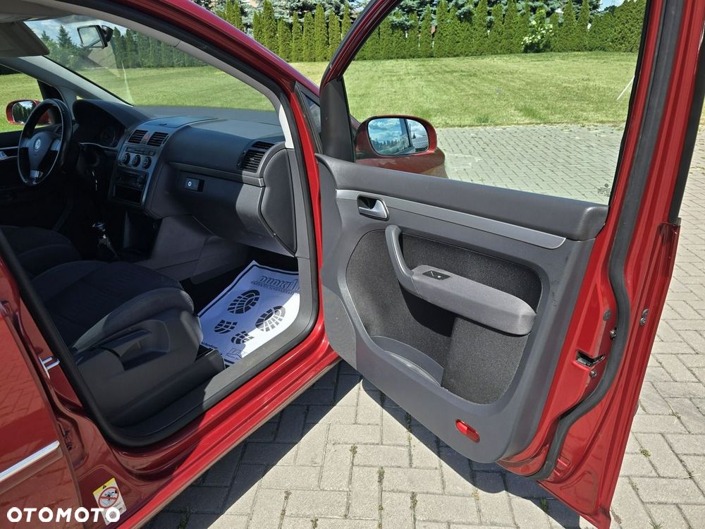 Volkswagen Touran - 27