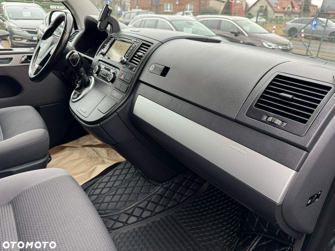 Volkswagen Multivan - 20
