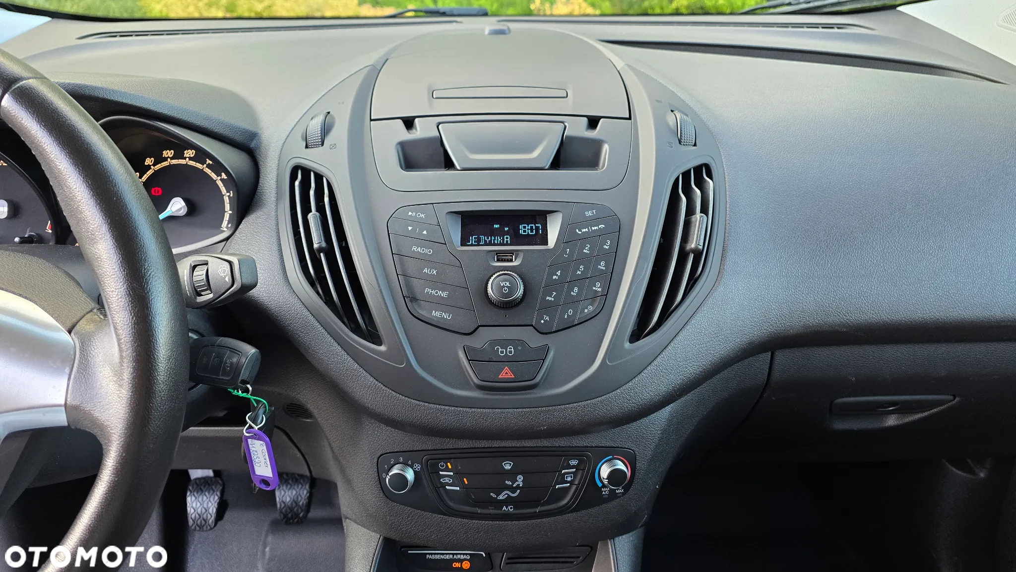 Ford Transit Courier - 12
