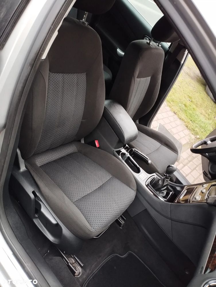 Ford Mondeo 2.0 Ghia - 11