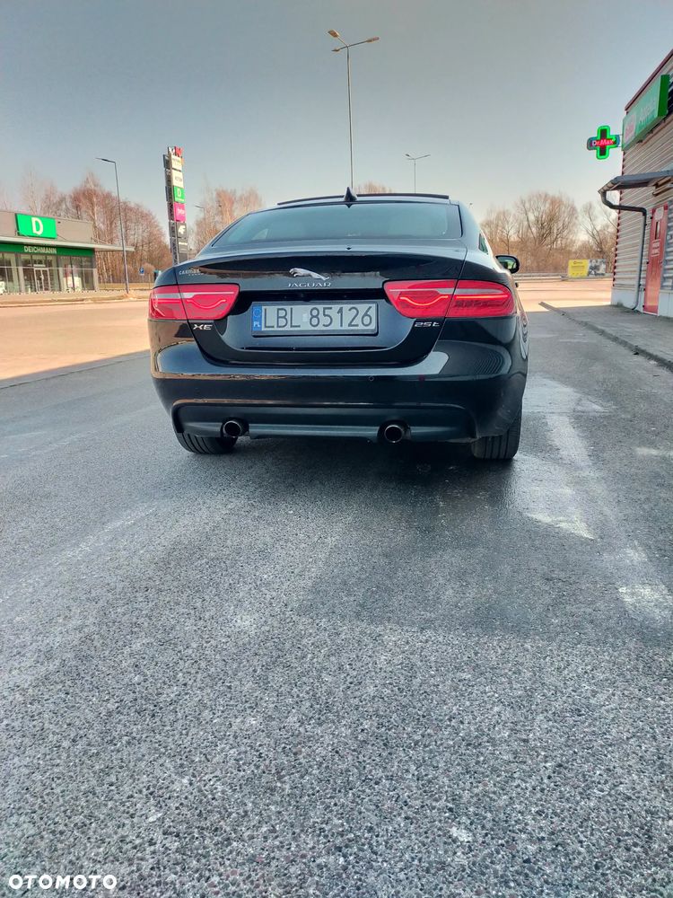 Jaguar XE 2.0 T Prestige - 5