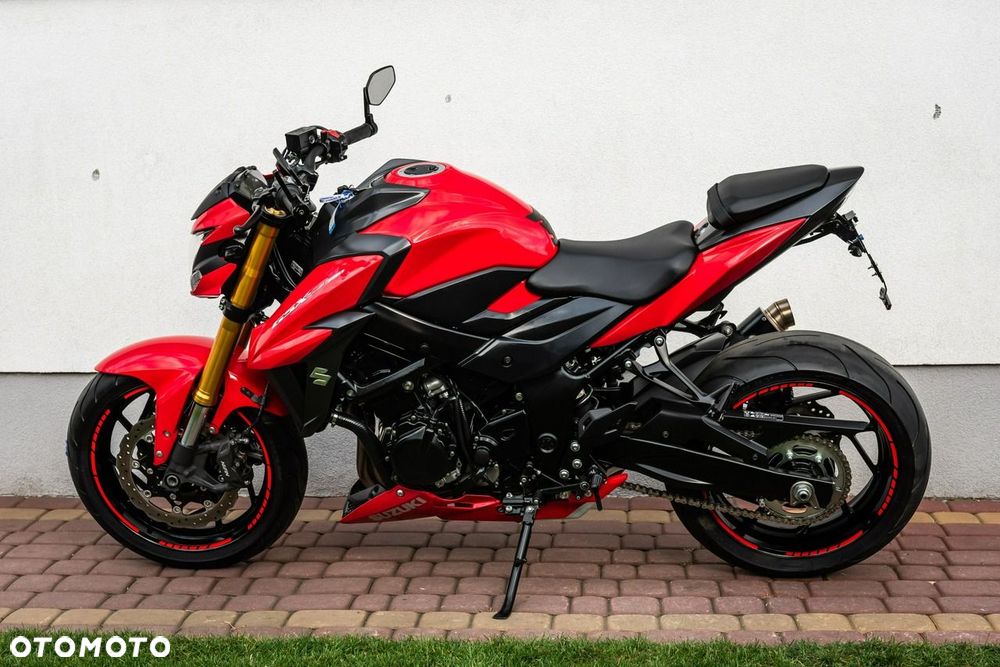 Suzuki GSX - 6