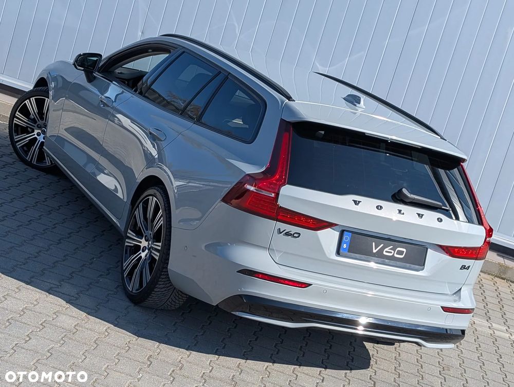 Volvo V60 B4 B DKG Plus Dark - 5