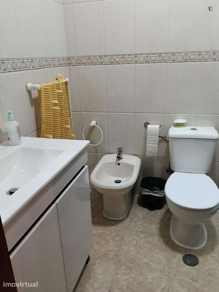 Quarto - localizado em Setubal - Grande imagem: 2/9