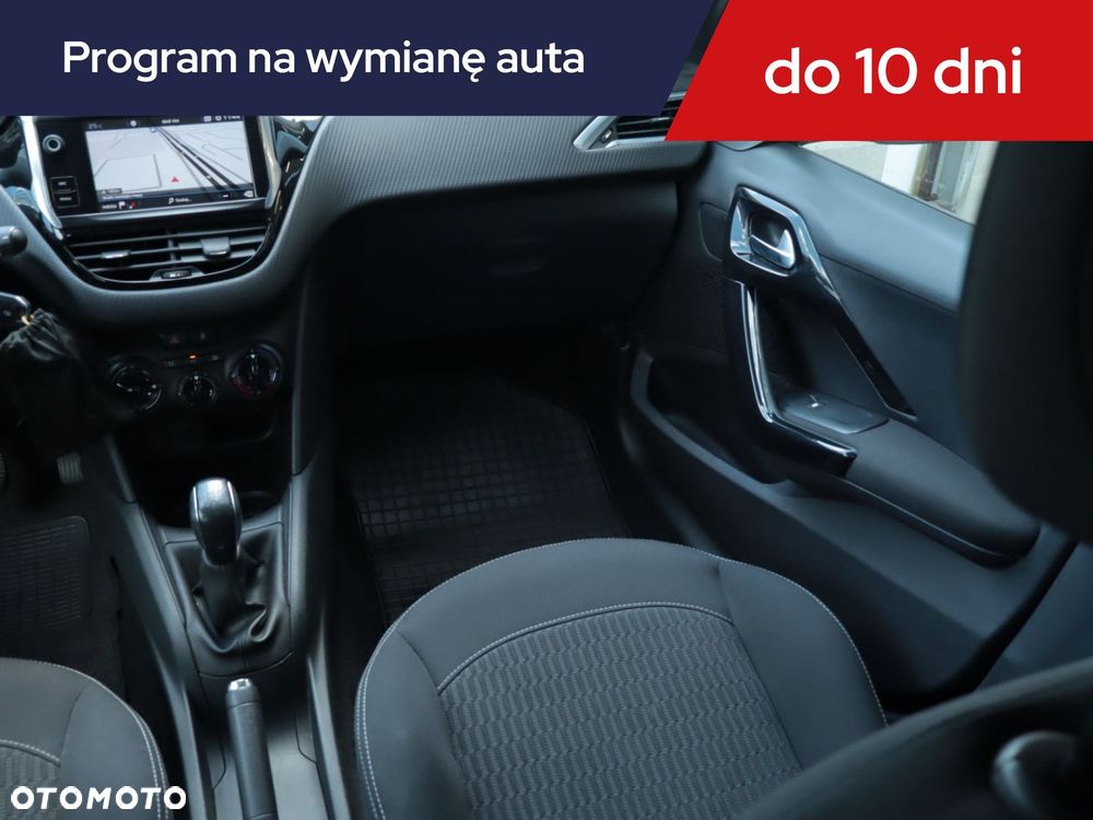 Peugeot 208 - 10