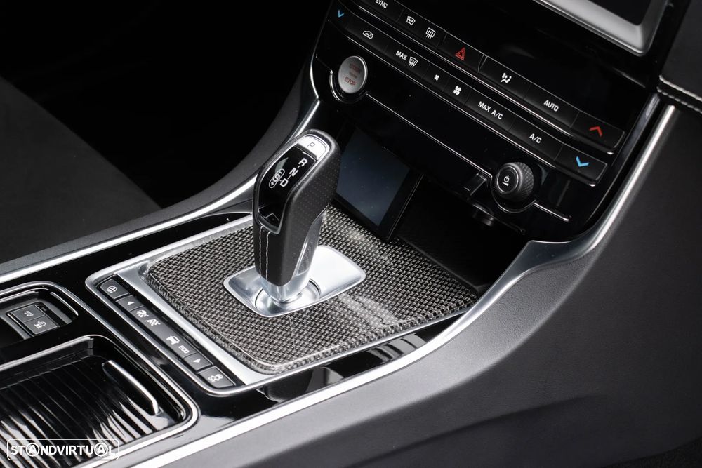 Jaguar XE 3.0 V6 S/C S - 36
