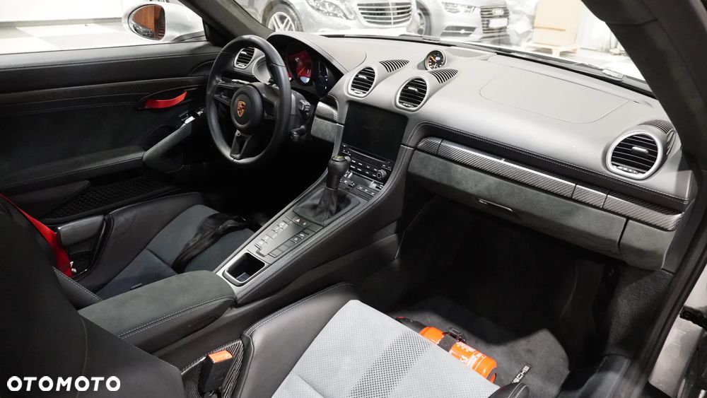 Porsche 718 Cayman GPF GT4 RS PDK - 7