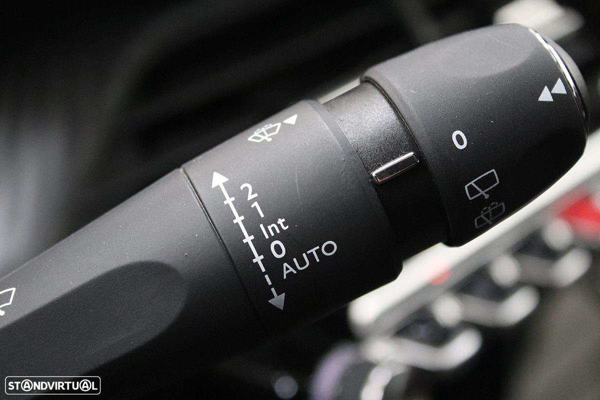 Peugeot e-2008 50 kWh GT - 19