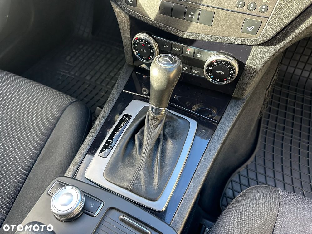 Mercedes-Benz Klasa C 180 BlueEFFICIENCY 7G-TRONIC Avantgarde - 29