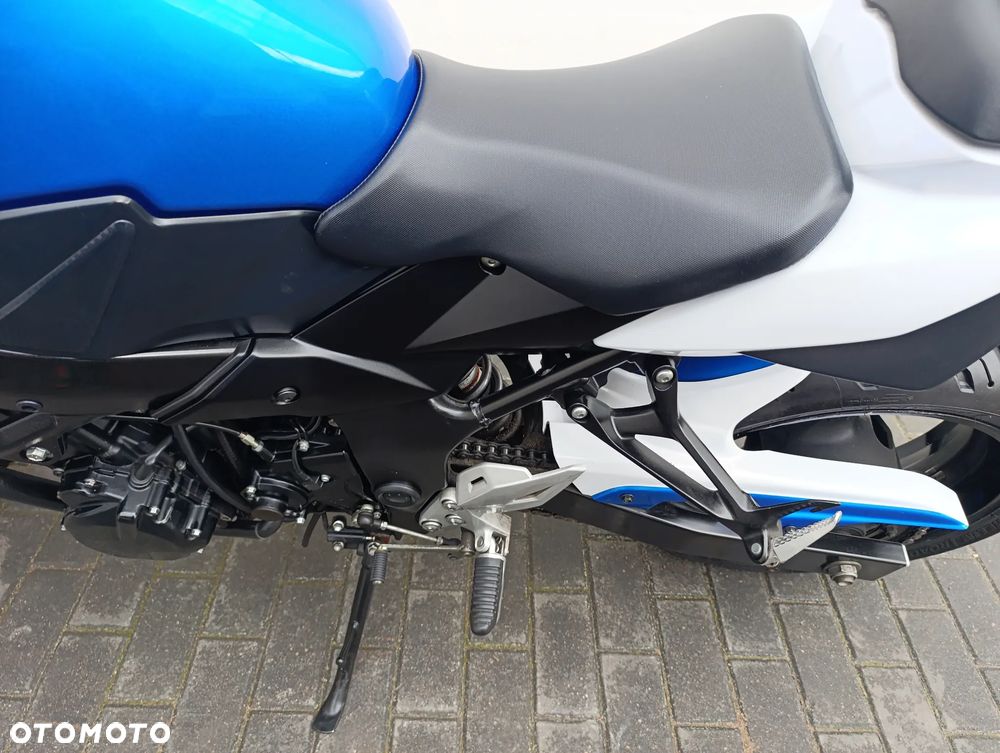 Suzuki GSR - 17